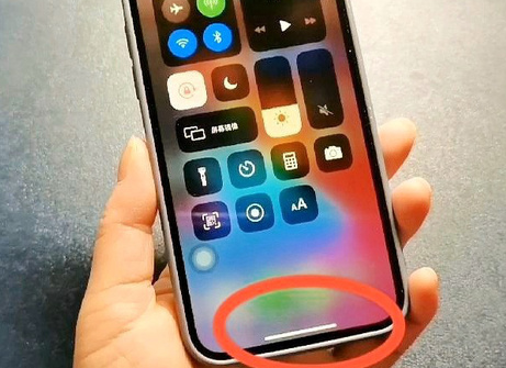 小金苹小金果维修站分享如何使用iPhone下方横线进行应用切换